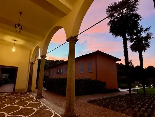 - Maderni View Apartman Como